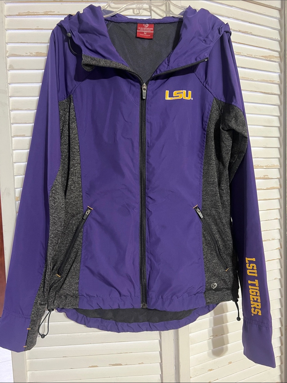 LSU Colosseum Rain Windbreaker LSU Logo Medium Flat Pit 2 Pit is 19” Waist 17”